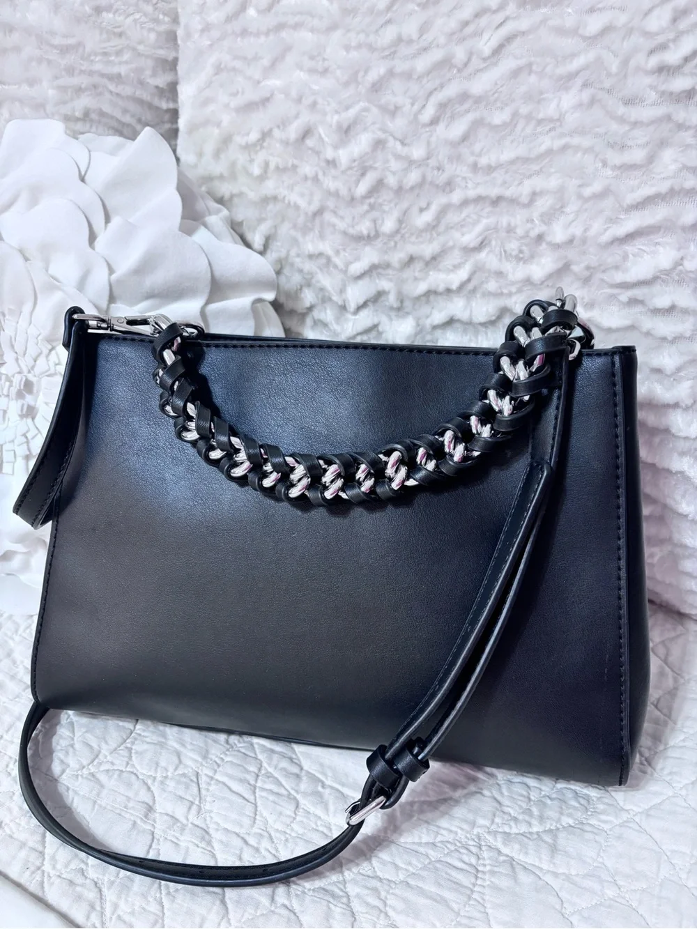 Guess chic black